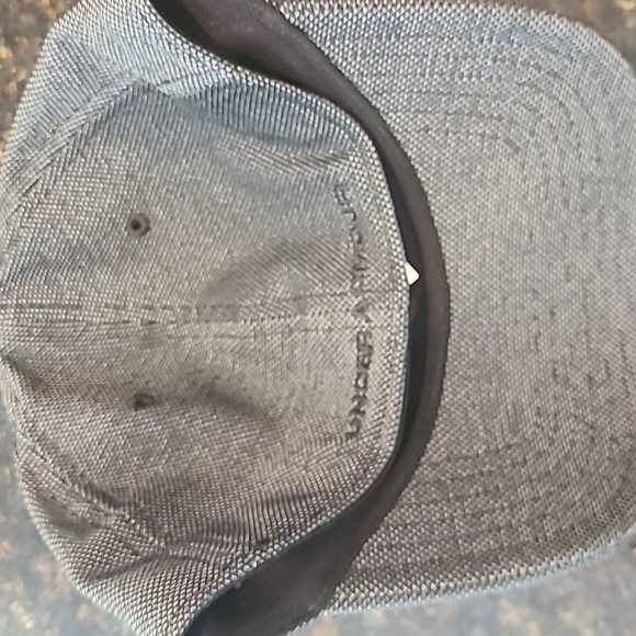 Brand New Under Armor Hat. - Picture 2 of 7
